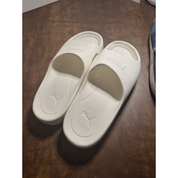 Size 7 White Womens Puma Slide Ons - Picture 1 of 6